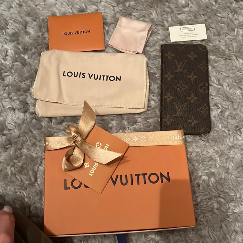 Louis Vuitton Phone Case W box & dust bag